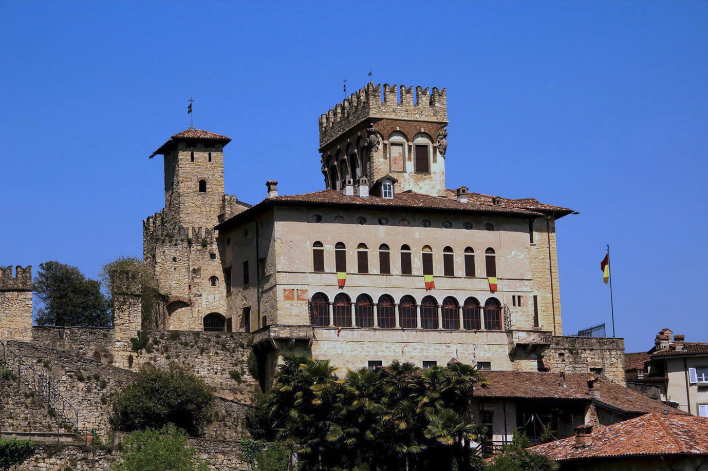 Sito ufficiale Terre del Vescovado VISITE GUIDATE IN ESCLUSIVA COSTA DI MEZZATE, CASTELLO Sito ufficiale Terre del Vescovado VISITE GUIDATE IN ESCLUSIVA COSTA DI MEZZATE, CASTELLO